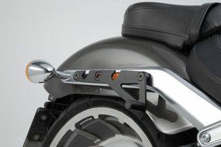 Κωδ.274143 SW-MOTECH βάση πλαϊνής βαλίτσας δεξιά SLH Flat Vertical HTA.18.682.10600 για Harley Davidson FXBRS 1 τηλ.215-215-8211