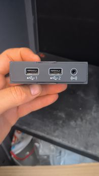 Θύρες USB και aux