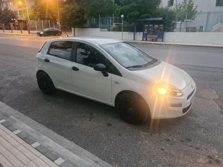 Fiat Punto 2012-thumb-1