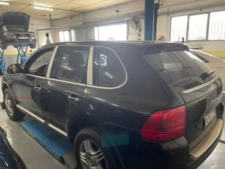 Porsche Cayenne 2004-thumb-1
