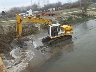 Εκσκαφέας Με Ερπύστριες Liebherr 1992 R 912 litr.