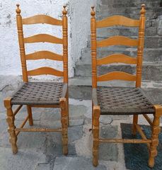 Παραδοσιακές καρέκλες με ψηλή πλάτη