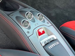 Ferrari 458 Italia 2010-thumb-23