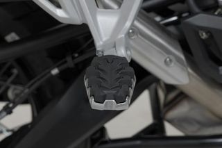 Κωδ.274739 SW-MOTECH σετ μαρσπιέ οδηγού Evolution Ρυθμιζόμενα FRS.11.112.10700 μαύρο-ασημί τηλ.215-215-8211