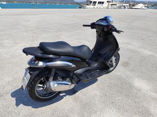 Piaggio Beverly 300i Tourer 2010-thumb-4