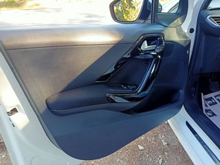Peugeot 208 2015 1.2 VTi Style-thumb-31