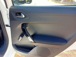 Peugeot 208 2015 1.2 VTi Style-thumb-32