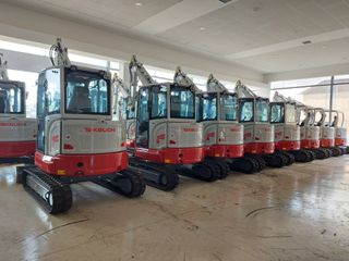 Εκσκαφέας Με Ερπύστριες Takeuchi 2025 TB335R Cabin