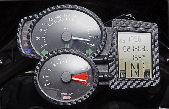 Κάλυμμα οργάνων για BMW F800/F650GS carbon