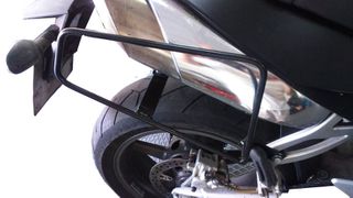 Moto Discovery βάσεις-κάγκελα για σαμάρια για KTM 990 Super Duke 2005-2013 με εργοστασιακές εξατμίσεις