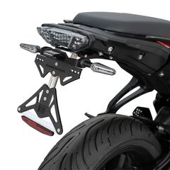 Αναδιπλούμενη βάση πινακίδας Barracuda για Yamaha Tracer 700 2020-2023 με θέση για εργοστασιακά φλας