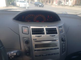Toyota Yaris 2010 1.4  DIESEL-thumb-8