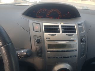 Toyota Yaris 2010 1.4  DIESEL-thumb-10