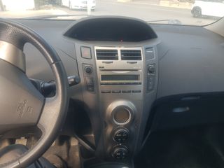 Toyota Yaris 2010 1.4  DIESEL-thumb-11