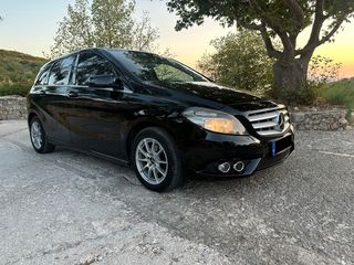 Mercedes-Benz B 200 2014 AUTOMATIC-thumb-2