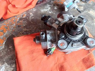 αντλια πετρελαιου VOLVO 31272896  0445010618-thumb-1