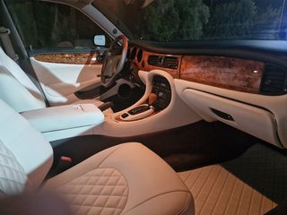 Jaguar XJ8 1999-thumb-1