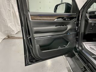 Jeep Wagoneer 2023-thumb-37
