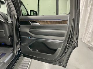 Jeep Wagoneer 2023-thumb-39