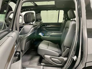 Jeep Wagoneer 2023-thumb-13
