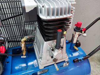 ΠΡΟΣΦΟΡΑ!!Κομπρεσέρ βενζινοκίνητο 7hp HYUNDAI ΜΕ ΕΠΙΤΑΧΥΝΤΗ ΣΤΡΟΦΩΝ και καζανι  100 lit.-thumb-2