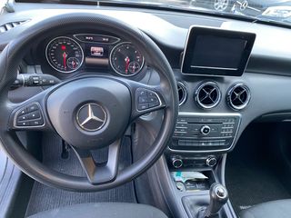 Mercedes-Benz A 180 2016-thumb-8