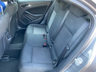Mercedes-Benz A 180 2016-thumb-11