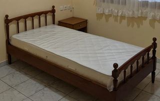Κρεβάτι ξύλινο από μασίφ ξύλο