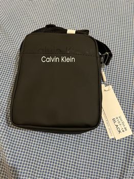 Calvin Klein τσαντακι 