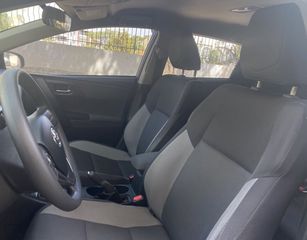 Toyota Auris 2017-thumb-6