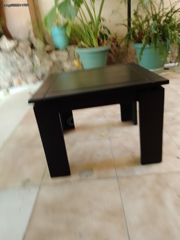 Τραπεζάκι 