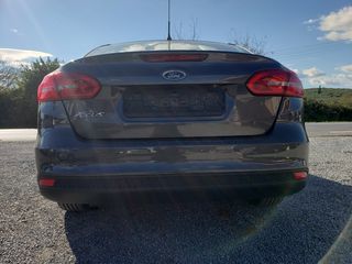 Ford Focus 2015 Με ζημια στο μοτερ-thumb-4