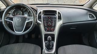Opel Astra 2012-thumb-10