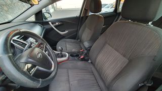 Opel Astra 2012-thumb-8
