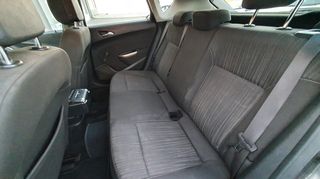 Opel Astra 2012-thumb-9