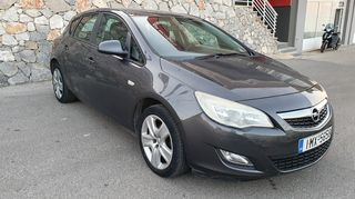 Opel Astra 2012-thumb-2