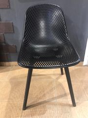 Πωλούνται καρέκλες μαύρες μεταλλικές/πλαστικές