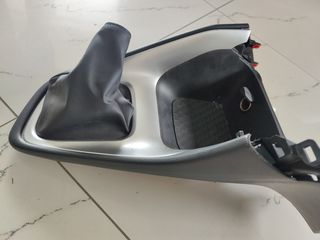 ΚΟΝΣΟΛΑ TOYOTA YARIS 2022-thumb-4