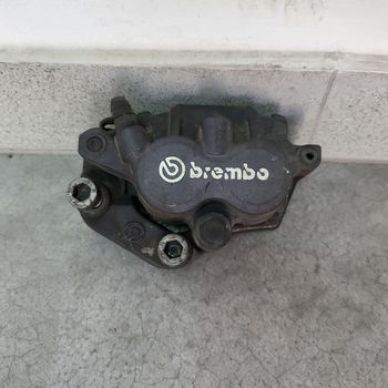 Εμπρος δαγκανα δισκοφρενου Brembo. BMW C1 (125 & 200) 