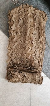 Δίχτυ σκίασης μπεζ κογιότ 3Χ3 ερήμου με αρτάνη και ενδιάμεσα δεσίματα 