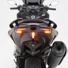 BCD DESIGN ΚΑΛΥΜΜΑ ΠΙΣΩ ΦΑΝΑΡΙΟΥ BLACK GLOSS YAMAHA T-MAX 560 2022-2026