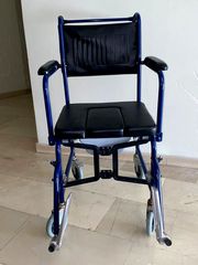 Αναπηρικό αμαξίδιο μπάνιου KAIYANG MEDICAL αχρησιμοποίητο μόνο φθορά χρόνου / με αποσπώμενο δοχείο τουαλέτας με καπάκι / αμαξίδιο / τροχοκάθισμα / φρένα πίσω