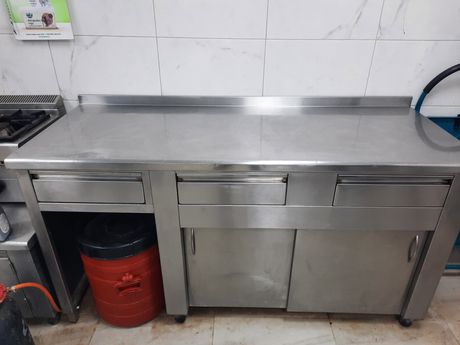 Παγκος inox  με 3 συρταρια και ερμαριο 