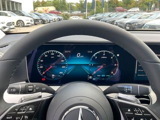 Mercedes-Benz E 220 2023-thumb-9