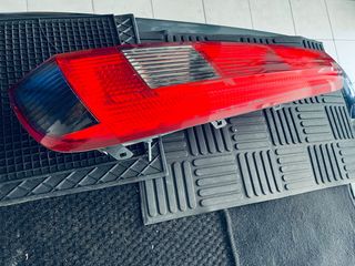 FORD FIESTA πισω αριστερο φαναρι 10ευρω (μικρο ραγισμα)