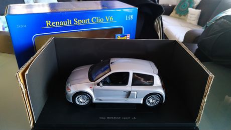 Revell 1:18 Renault SPORT Clio V6 2003