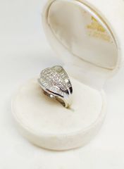 Λευκόχρυσο δαχτυλίδι Κ18 με baguette cut μπριγιάν και στρόγγυλα μπριγιάν Α900026 ΤΙΜΗ 10.700 ΕΥΡΩ