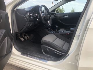 Mercedes-Benz A 180 2015 diesel-thumb-9