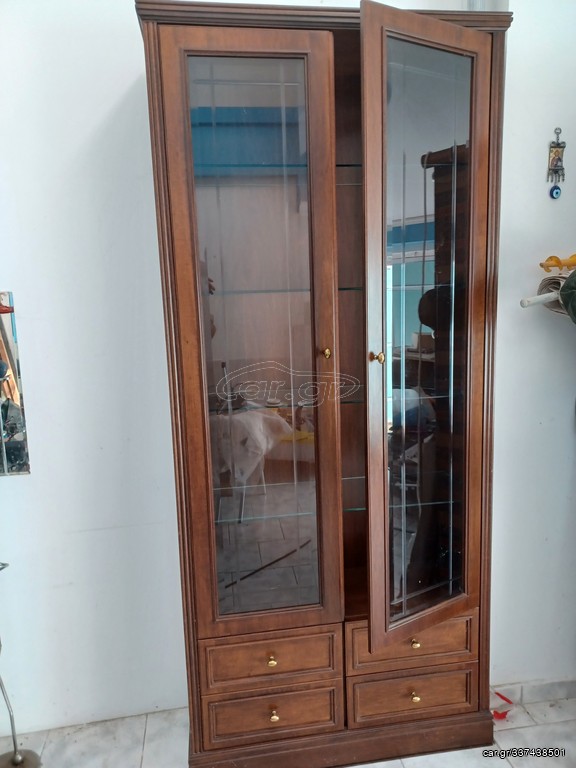 Βιτρίνα κρυσταλιερα