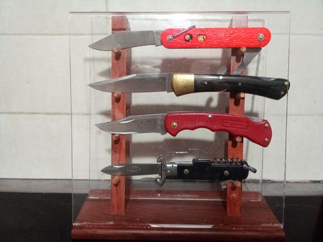 Συλλογή από πτυσσόμενα μαχαίρια 